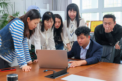 鄭州市信息技術(shù)學(xué)校成功召開移動(dòng)應(yīng)用服務(wù)與技術(shù)、大數(shù)據(jù)技術(shù)應(yīng)用項(xiàng)目論證會(huì)